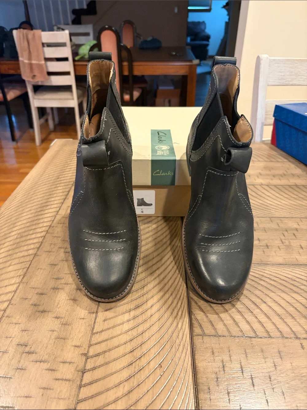 Clarks Men’s Black Leather Chukka Boots with Contrast Stitching